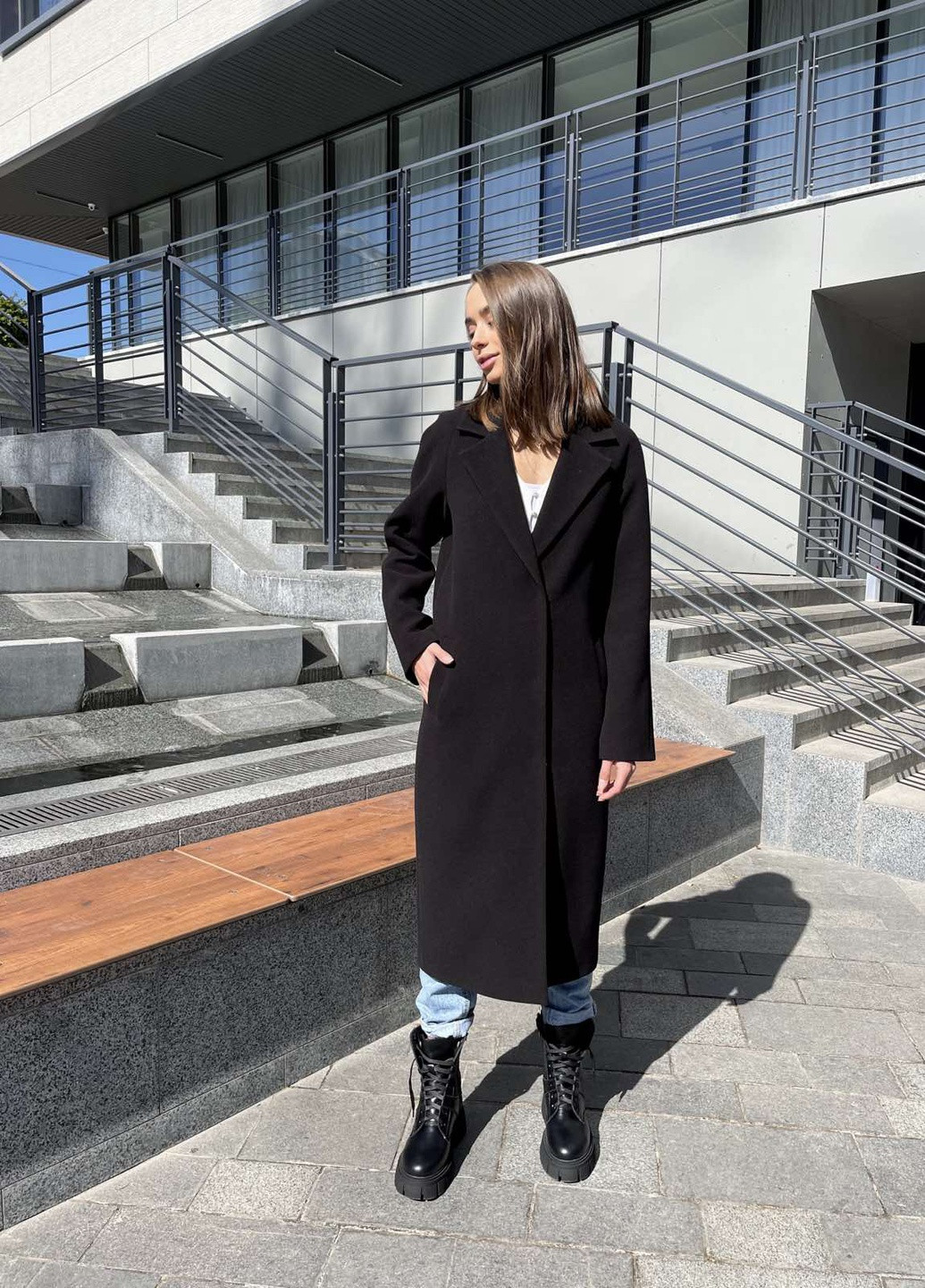 Чорне демісезонне Кашемірове пальто однобортне CHICLY