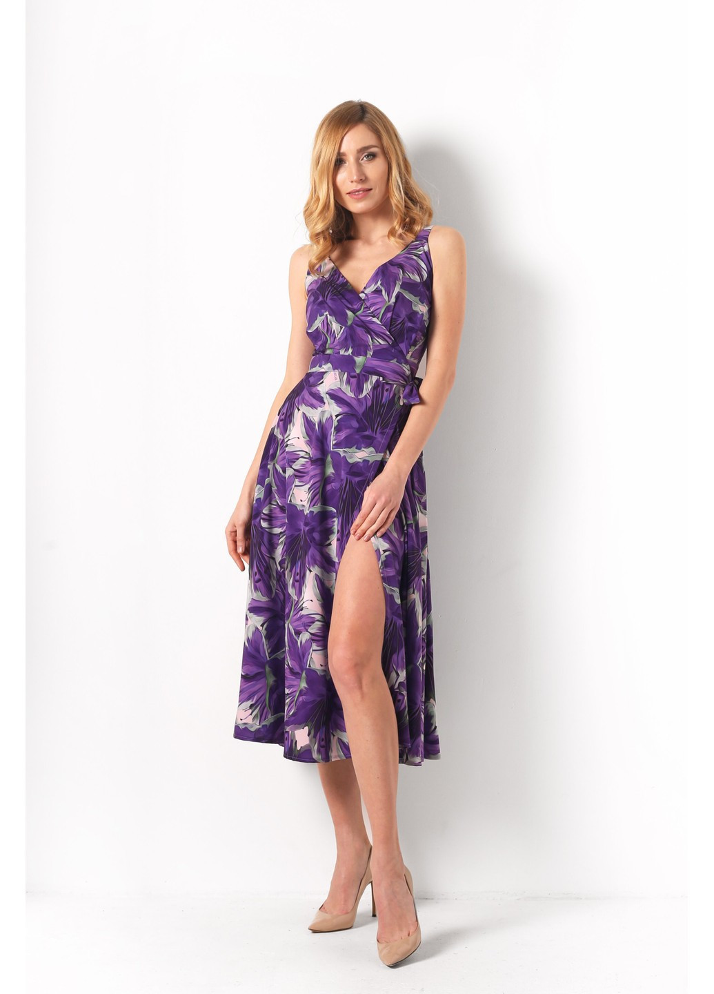 Фиолетовое деловое летнее платье на запах амели от BYURSE с цветочным принтом