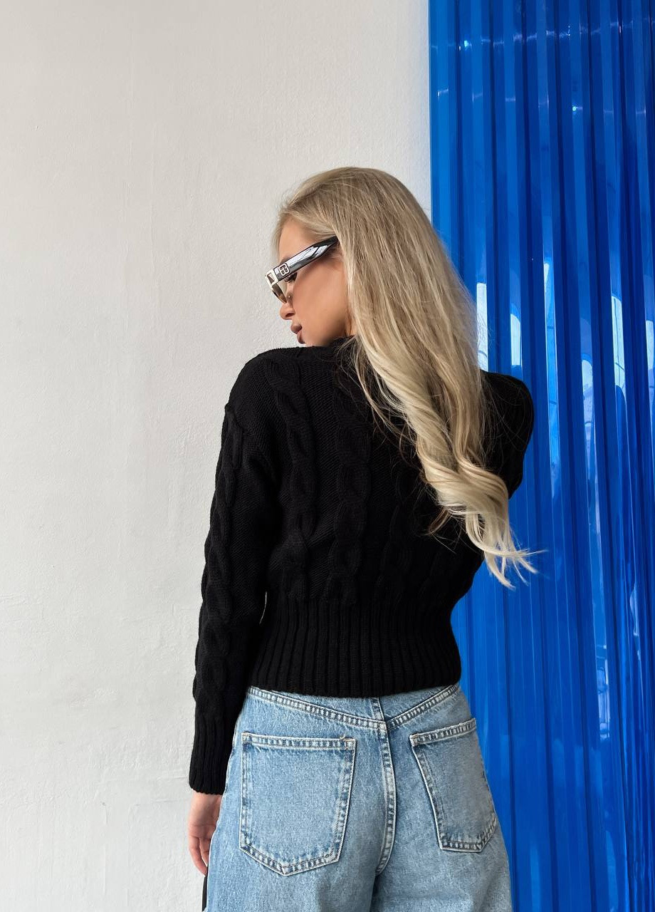 Жіночий светр укорочений з візерунком коси чорного кольору р.42/46 396794 New Trend (258967742)