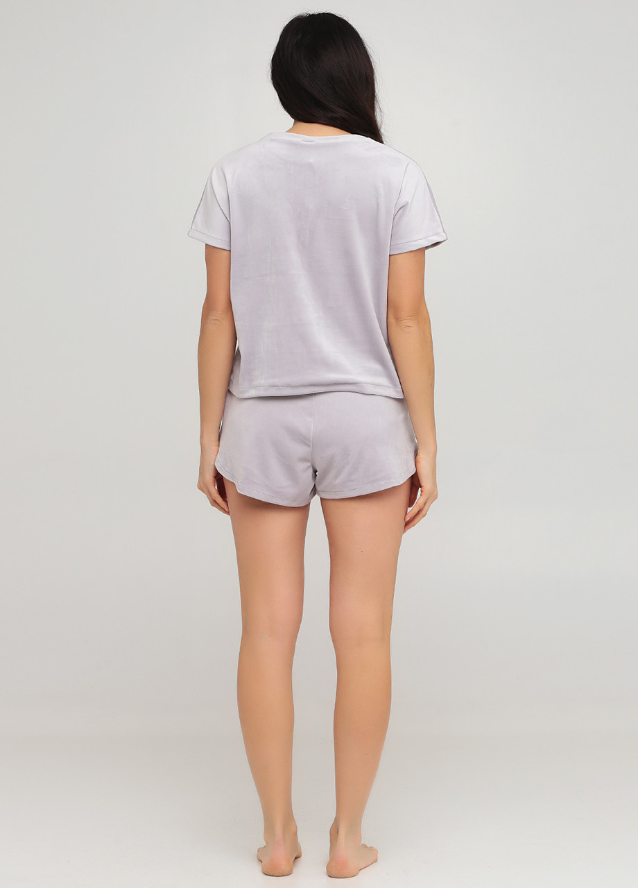 Светло-серая всесезон пижама женская велюровая футболка с шортами светло-серый Maybel