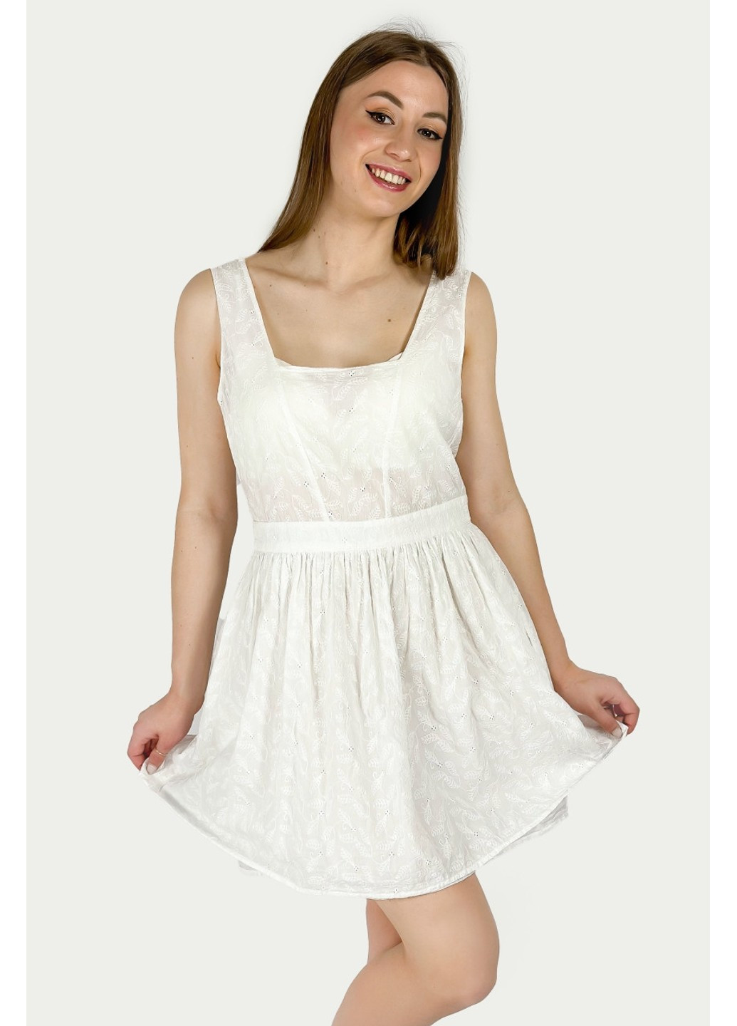 Белое коктейльное платье 7521/019/251 с открытой спиной Zara с цветочным принтом