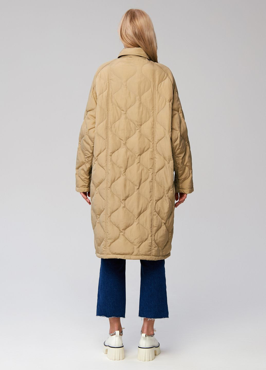 Бежевое демисезонное Стеганное пальто модель 889 оверсайз Viva