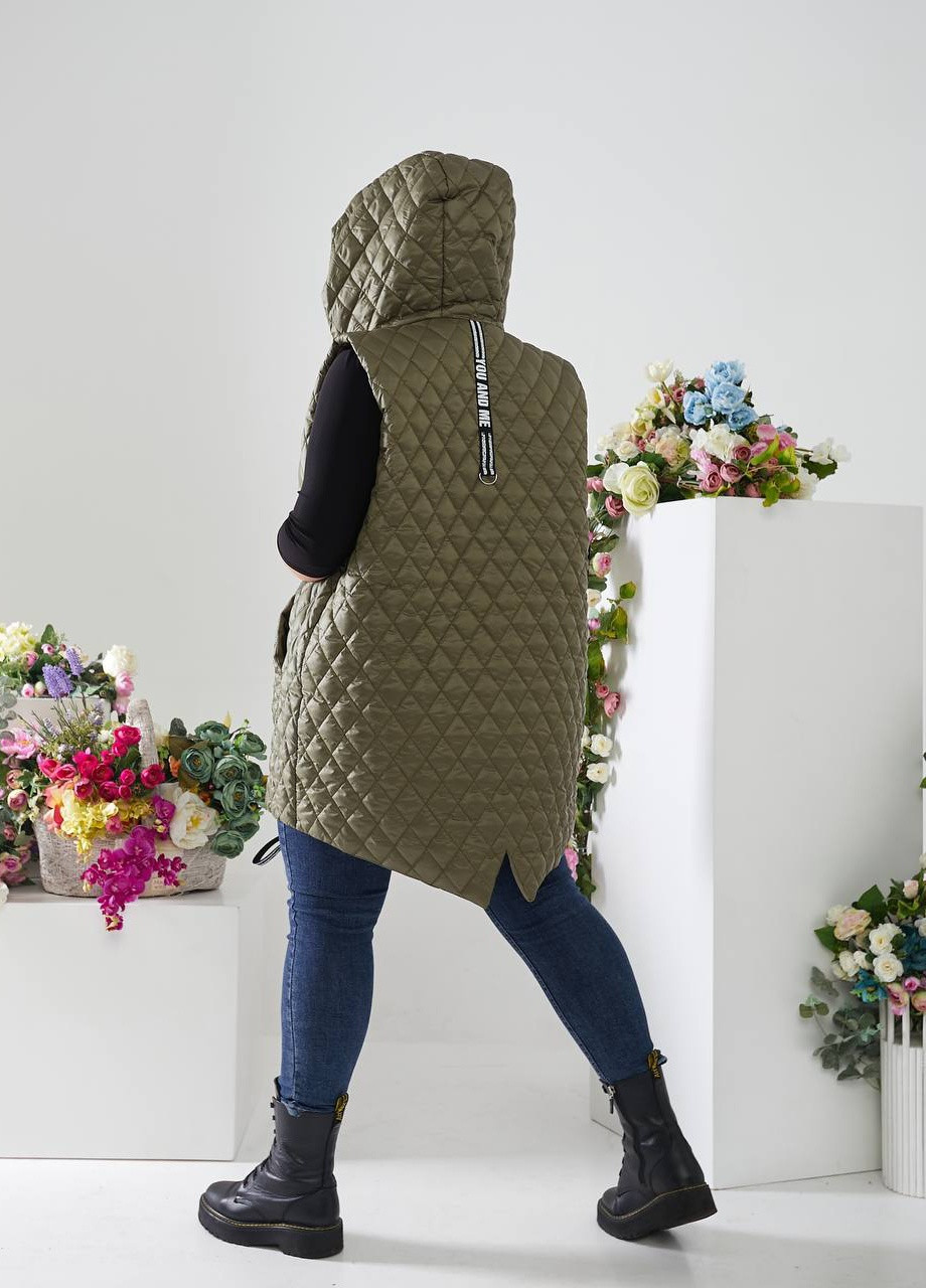 Оливковая (хаки) женский стеганый жилет с накладными карманами цвета хаки р.48/50 391736 New Trend