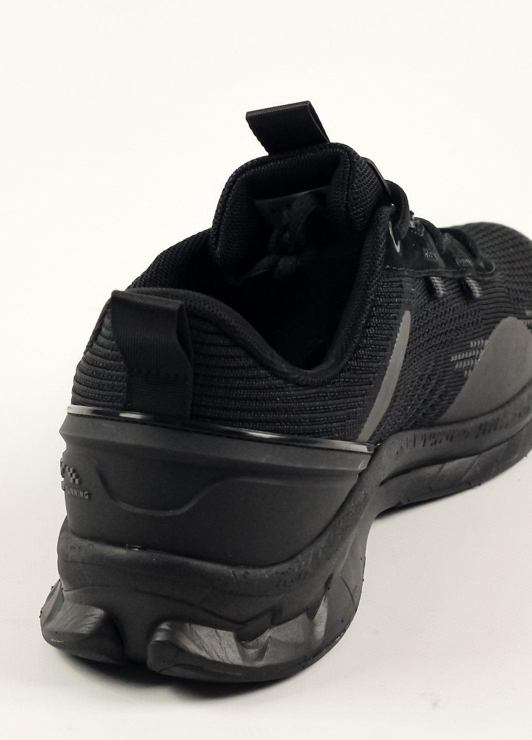 Черные всесезонные кроссовки мужские черные текстиль Baas