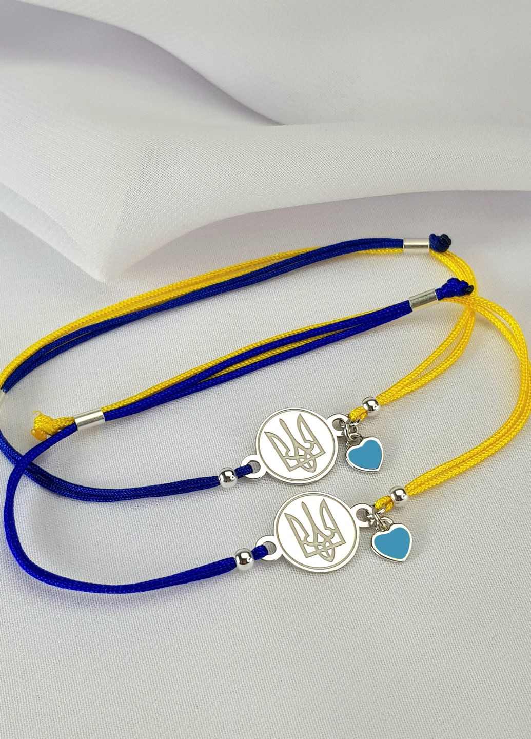 Срібний браслет жовто-синя нитка герб України з блакитним серцем регулюється родований Family Tree Jewelry Line (266038507)