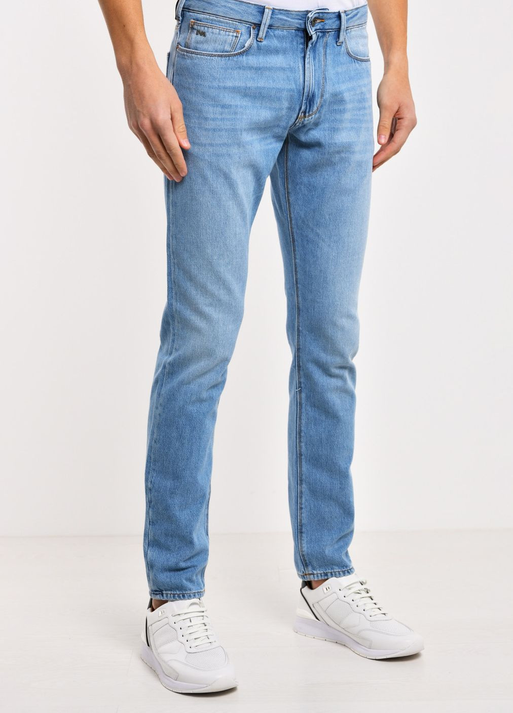 Голубые джинсы Emporio Armani
