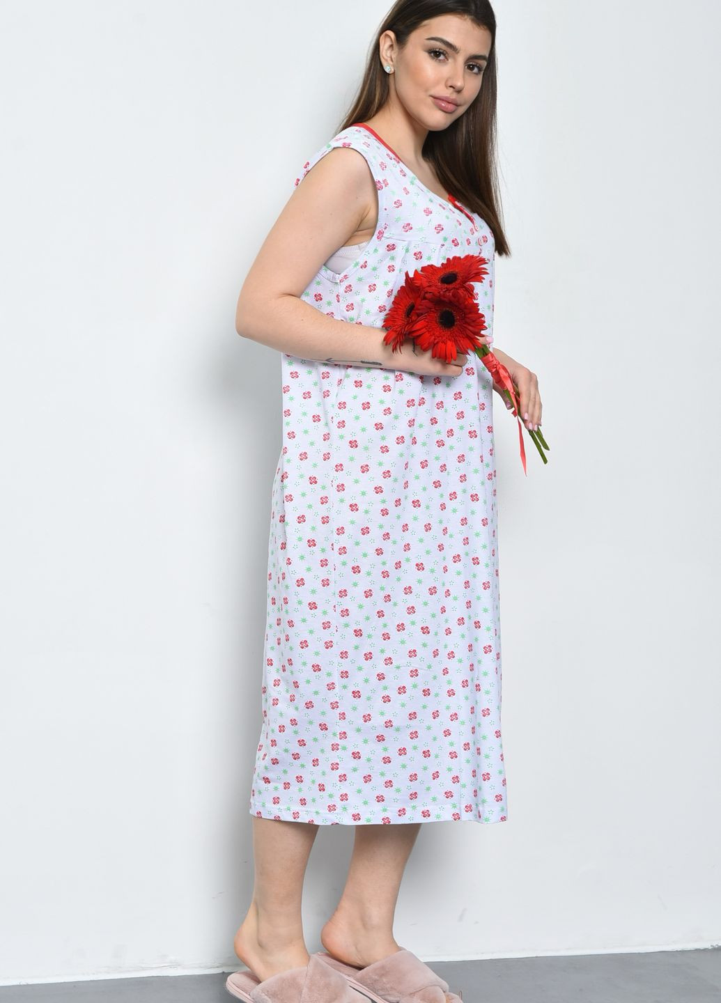 Нічна сорочка жіноча білого кольору з квітковим принтом розмір 56 Let's Shop (271958463)