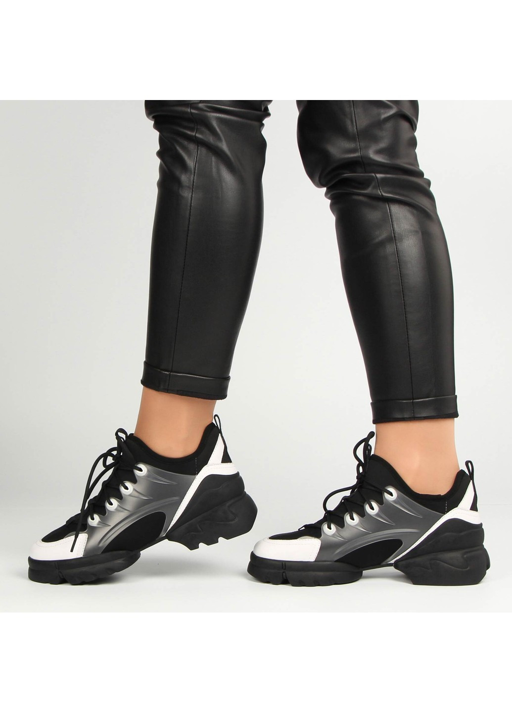 Женские кроссовки 196665 Buts чёрные демисезоны (258219840)