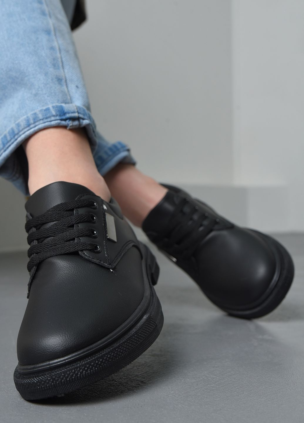 Туфлі жіночі чорного кольору на шнурівці Let's Shop (275646291)