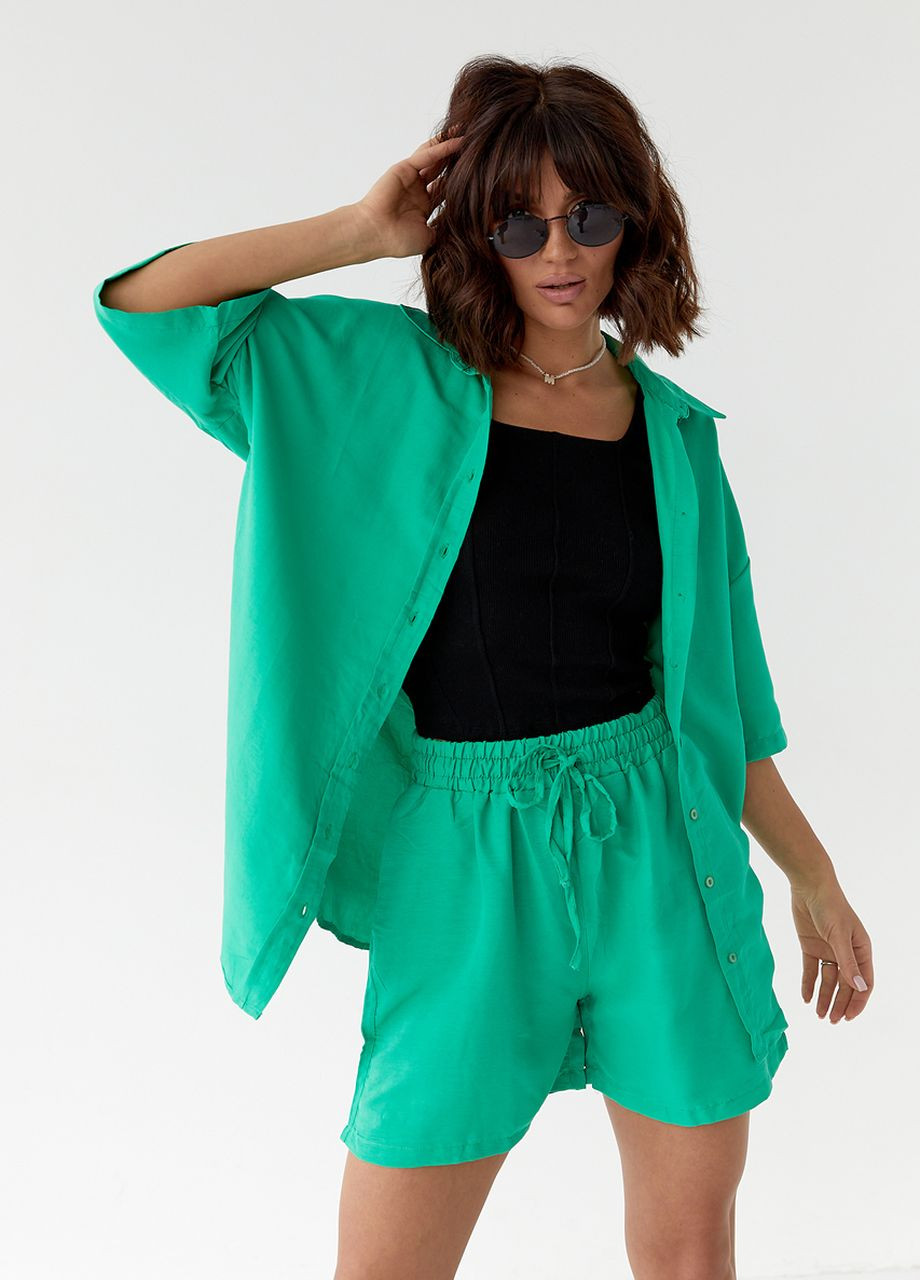 Літній костюм з подовженою сорочкою та шортами - зелений Lurex (262810063)