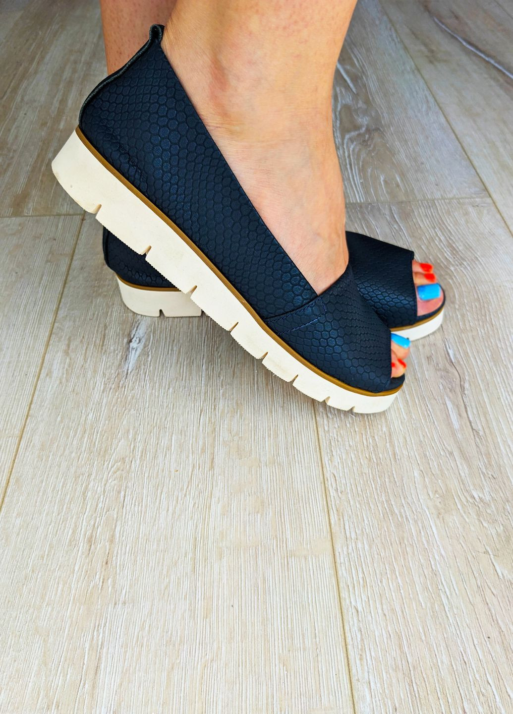 Женские стильные туфли классического стиля с открытым носком InFashion | синие однотонные натуральная кожа (260946982)