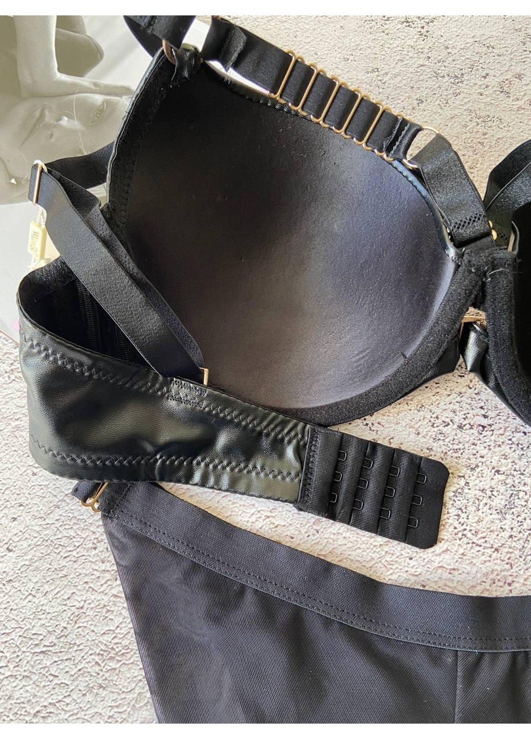 Черный черный комплект женского нижнего белья из эко кожи на 4 размер Weiyesi