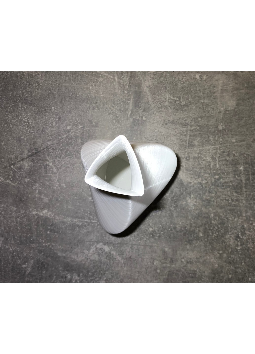 Фігурна декоративна тонкостінна ваза «Дельта» ЗаСвіт (261555605)