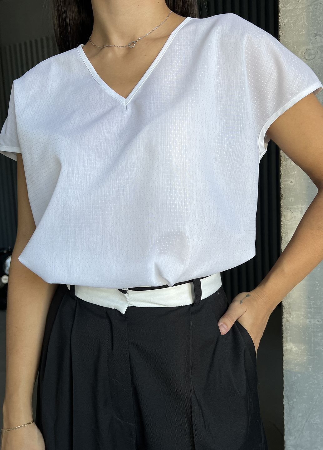 Біла демісезонна легка та стильна блуза в білому кольорі INNOE Блуза