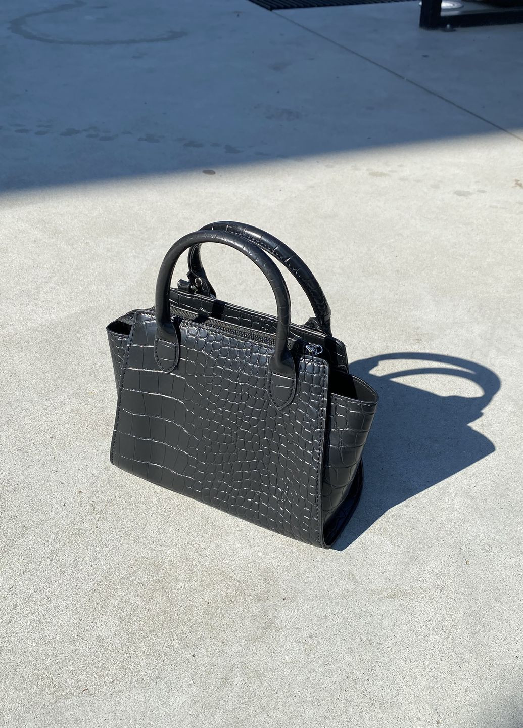 Женская квадратная сумка кроссбоди на ремешке рептилия T-228 черная No Brand (267024955)