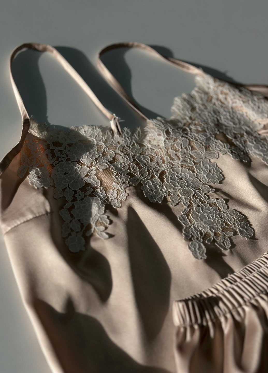 Бежевая всесезон комплект luciya топ + шорты Lavlia