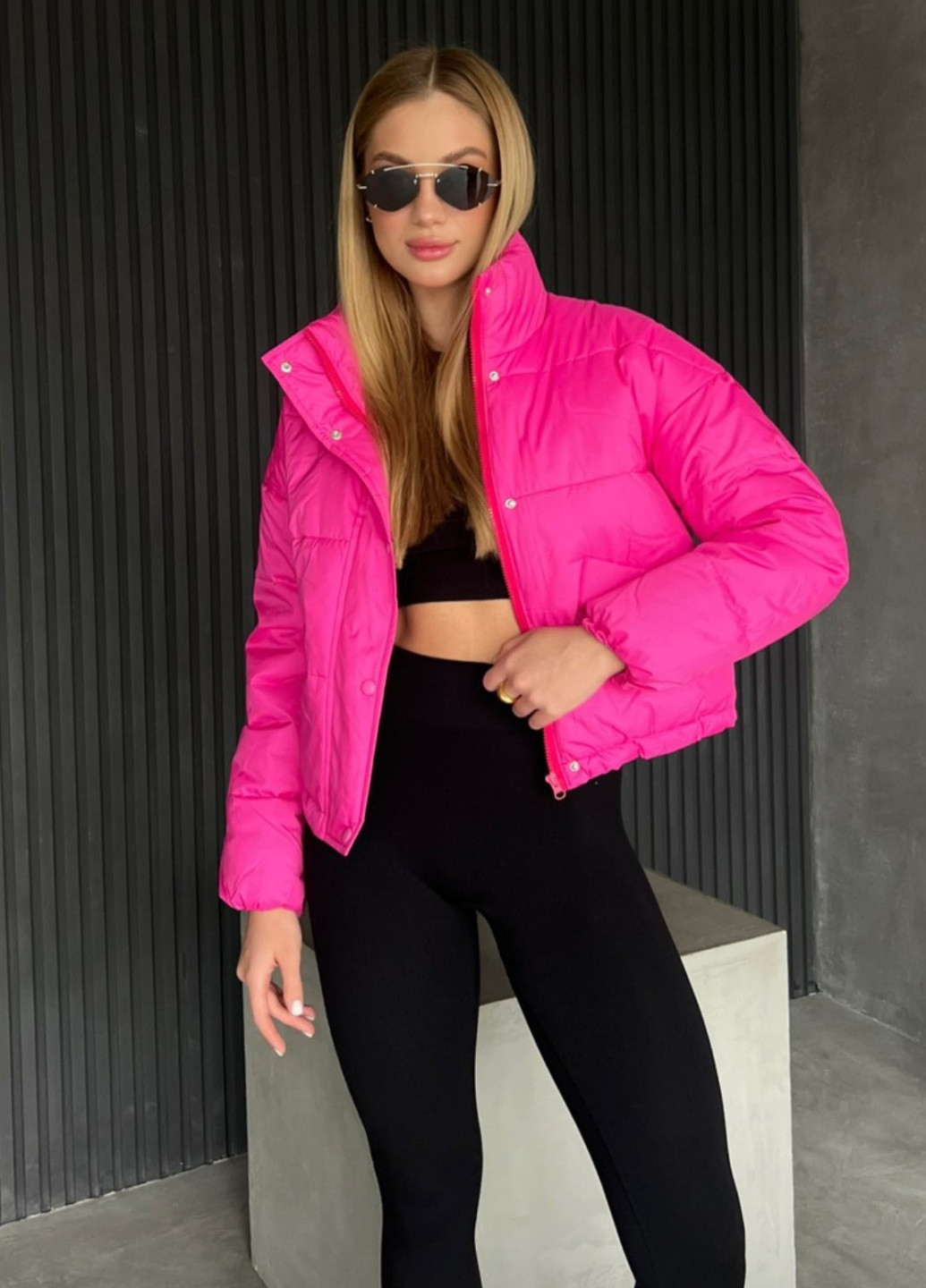 Розовая демисезонная куртка женская весенняя короткая без капюшона спорт демисезон Fenix свободная не приталенная