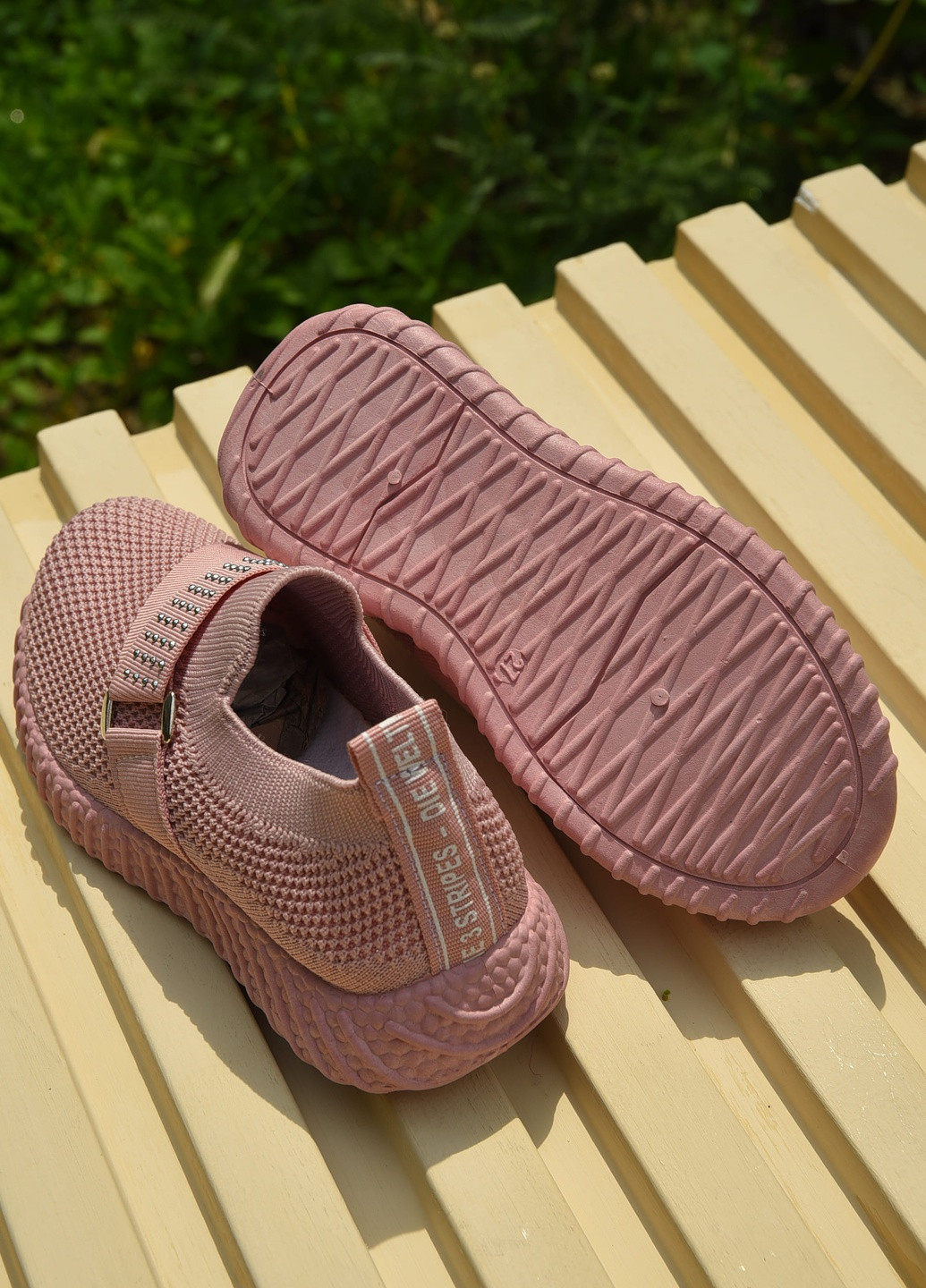 Розовые демисезонные кроссовки детские для девочки розового цвета Let's Shop