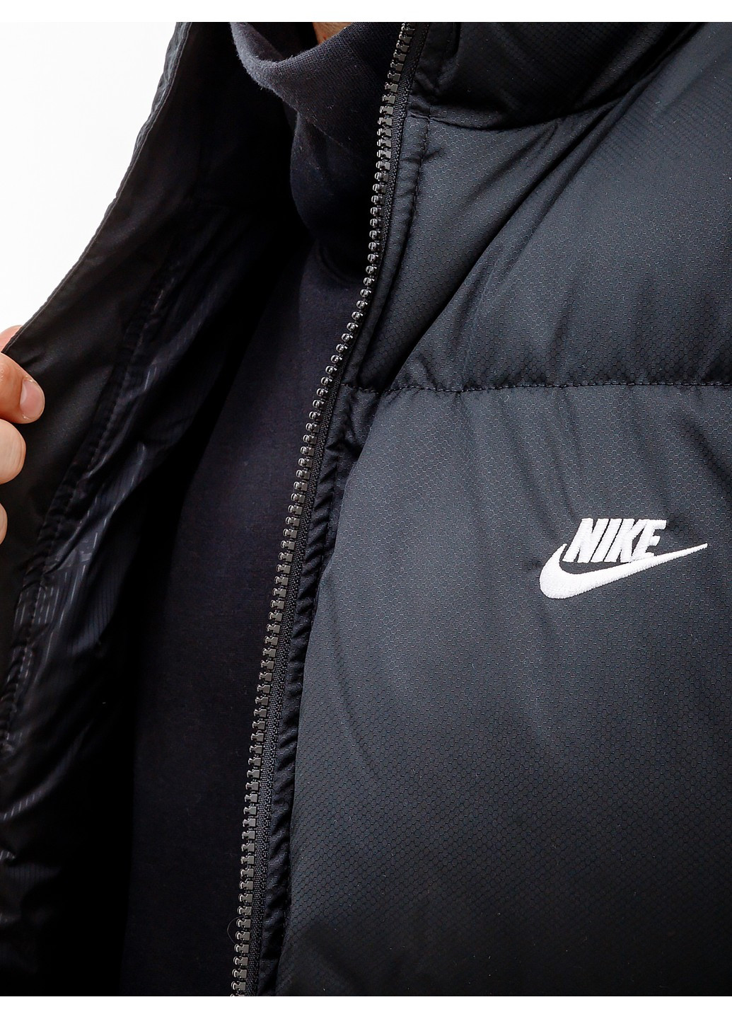 Черная демисезонная жилетка club puffer vest Nike