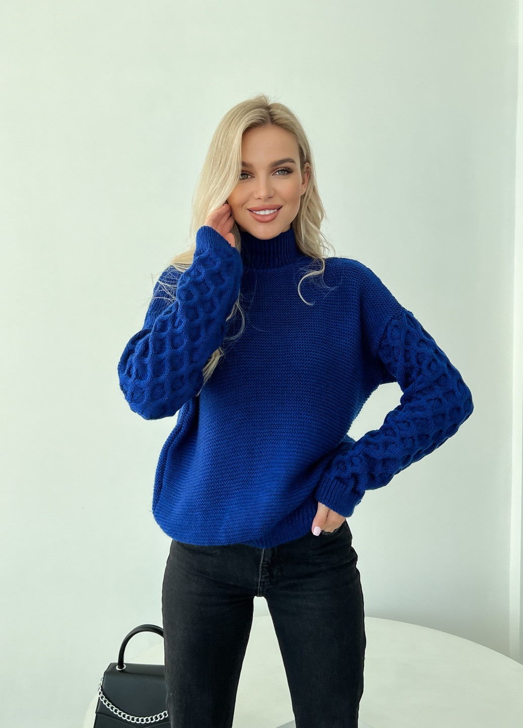 Синій демісезонний светр Larionoff