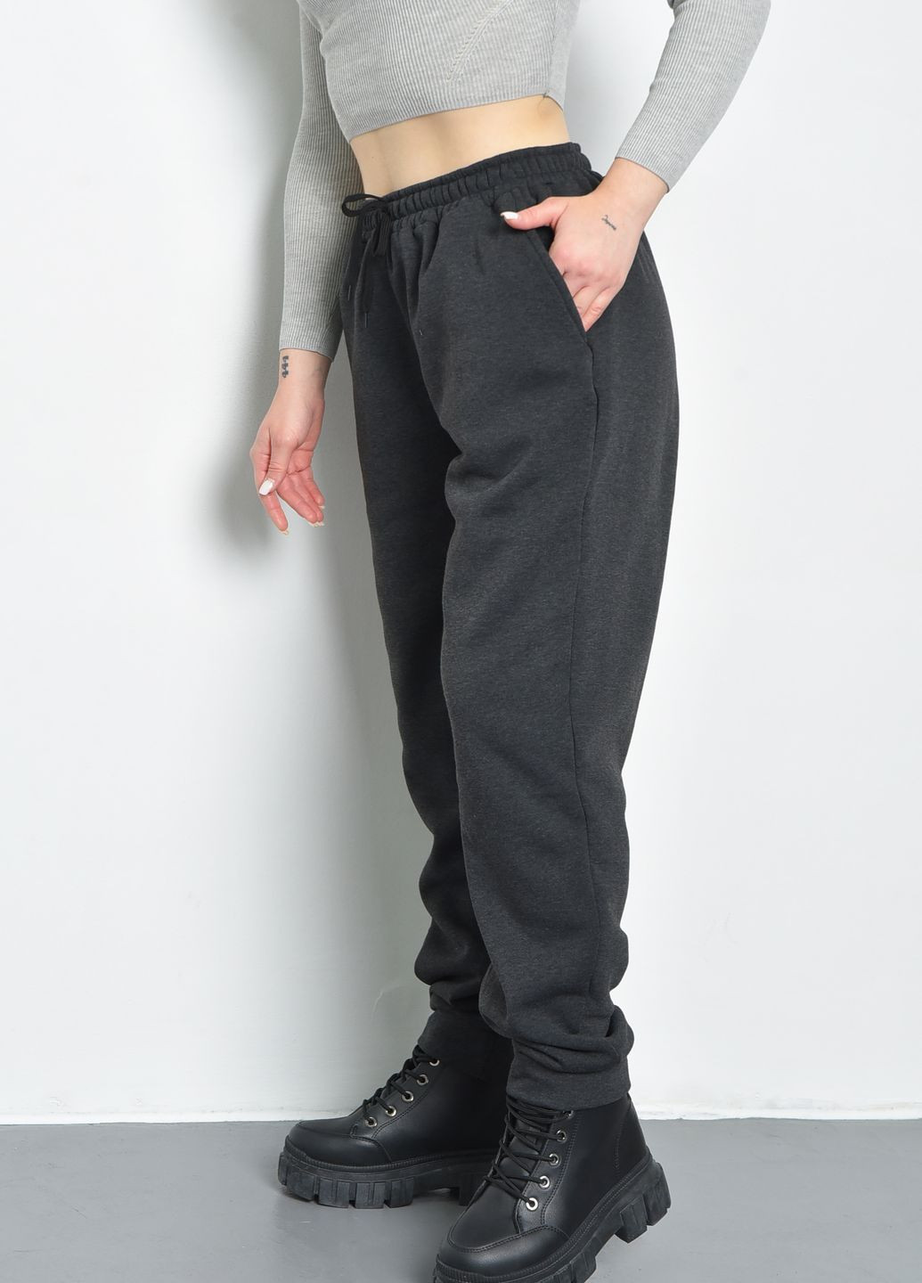 Спортивные штаны женские на флисе серого цвета Let's Shop (270364875)