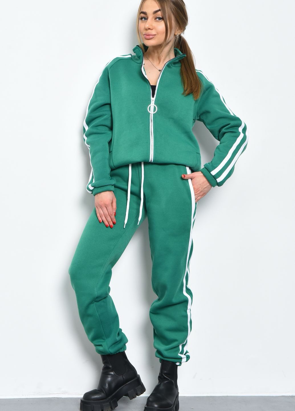 Спортивный костюм женский на флисе зеленого цвета Let's Shop (272092407)