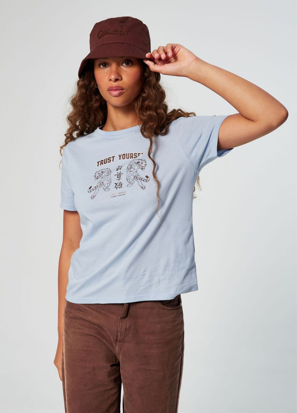 Голубая летняя футболка с принтом голубая с коротким рукавом Jennyfer