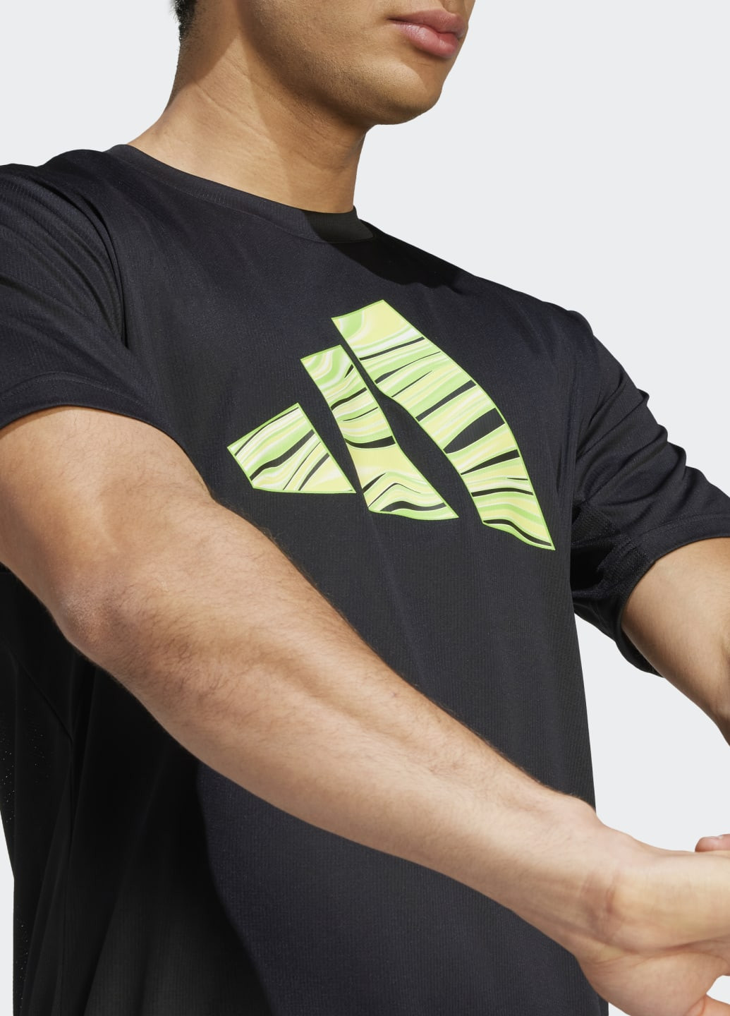 Чорна футболка hiit graphic slogan training adidas