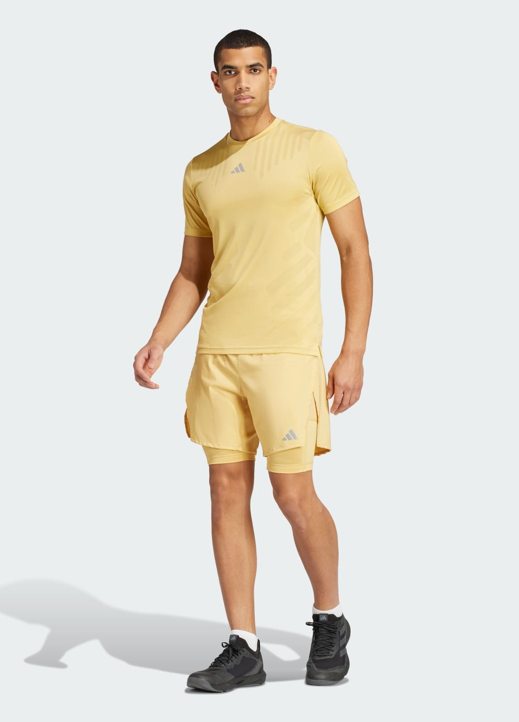 Бежевая футболка hiit airchill workout adidas