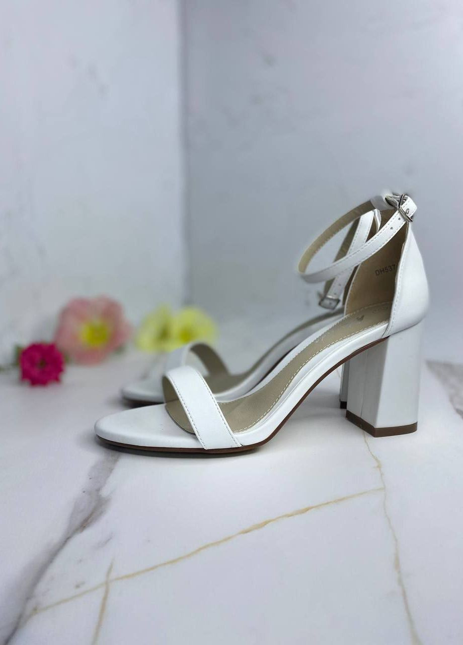 Белые нежные женские туфли No Brand