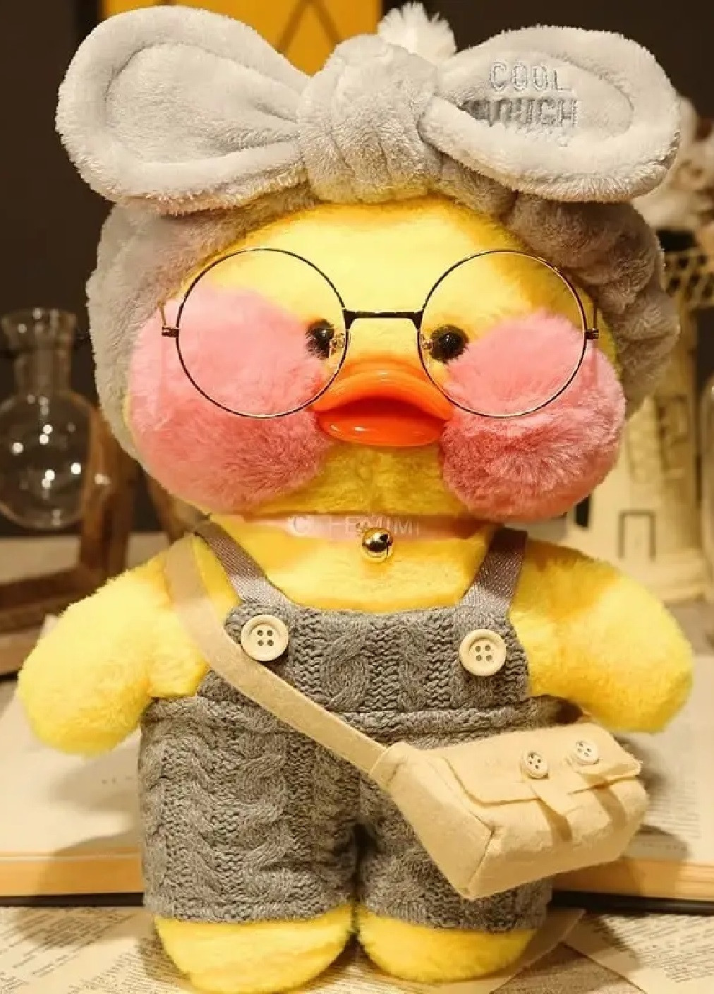 М'яка плюшева компактна іграшка для дітей дівчаток хлопчиків качечка Лалафанфан 30 см (475307-Prob) У сірому комбінезоні Unbranded (265403175)