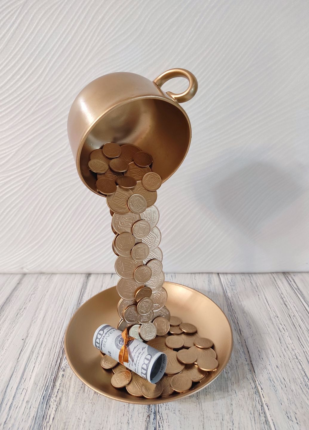 Сувенір статуетка левітуюча чашка з золотим напиленням та монетами ручна робота хендмейд подарунок SuvenirPodarokZP (260495446)