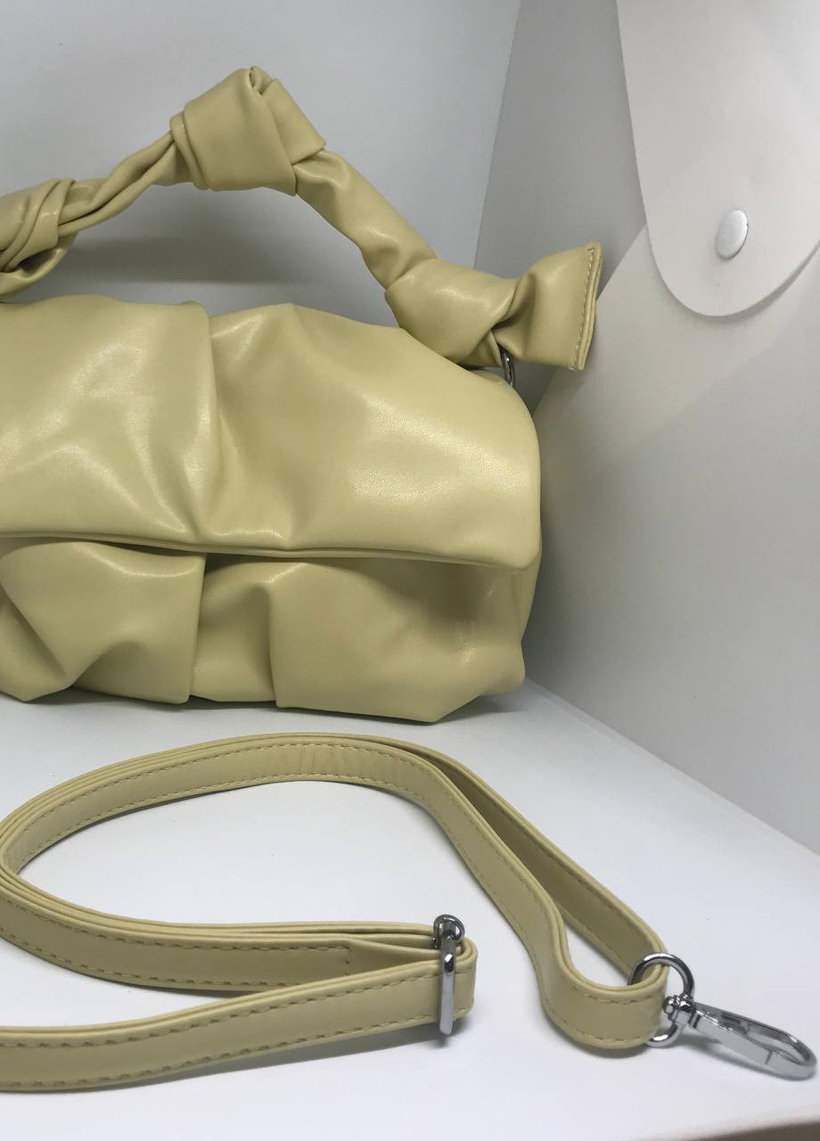 Жіноча сумочка з ремінцем колір темно жовтий 436069 New Trend (259501189)