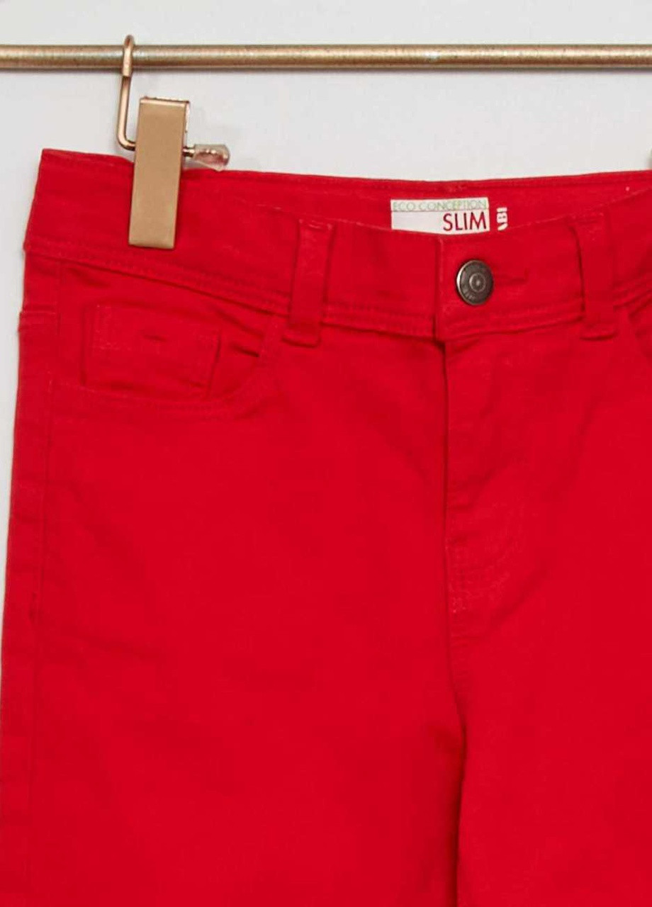 Красные брюки Kiabi
