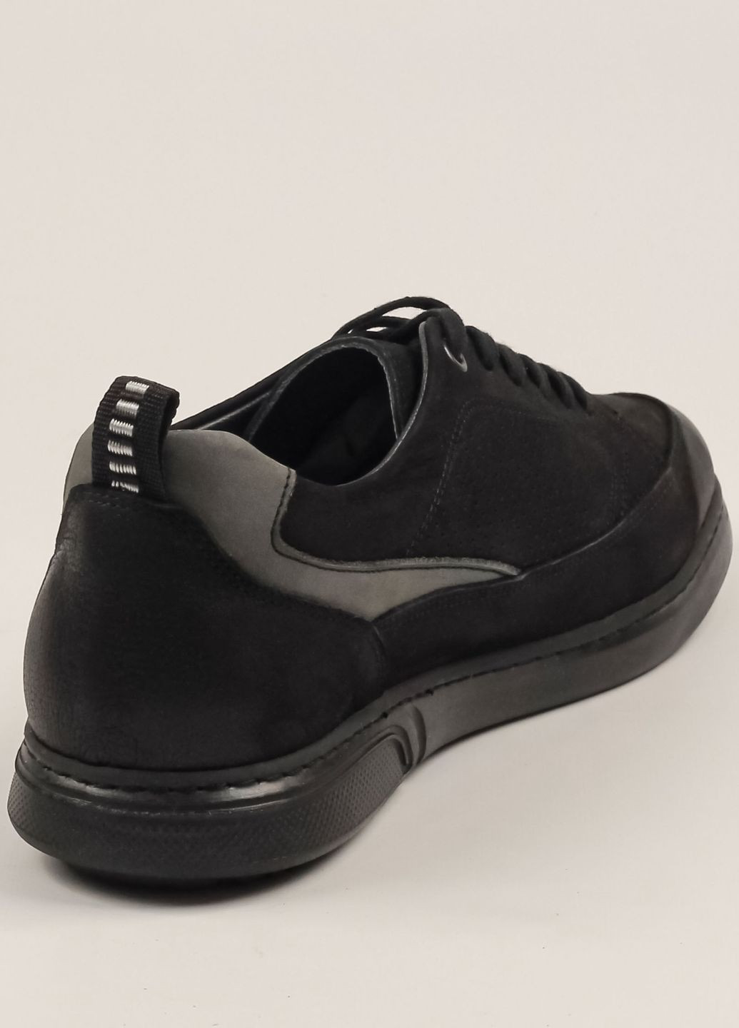 Черные демисезонные кроссовки мужские черный замш нубук ALTURA