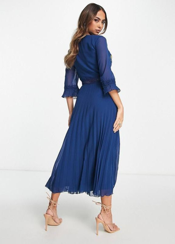 Синя темно-синя сукня міді з мереживною вставкою та вишивкою design з квітковим принтом Asos
