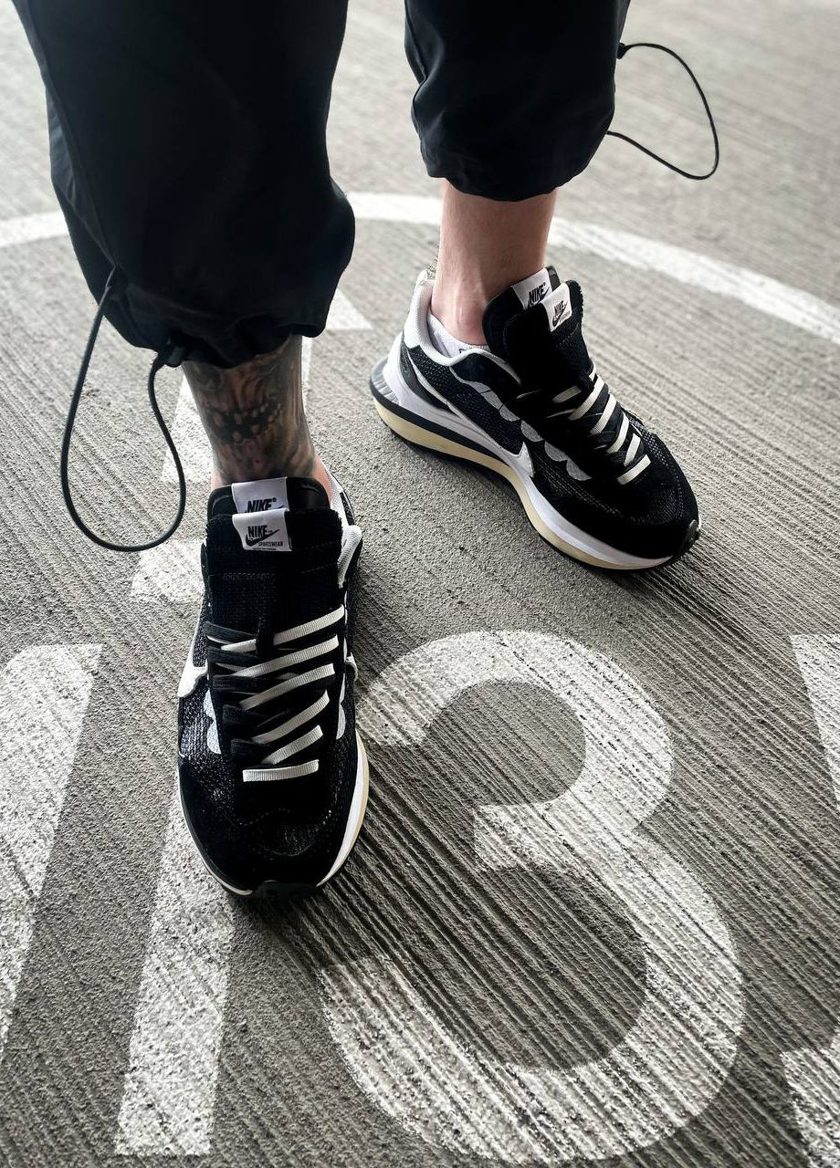 Черные демисезонные кроссовки мужские sacai x vaporwaffle black/white вьетнам Nike Sacai x VaporWaffle Black/White