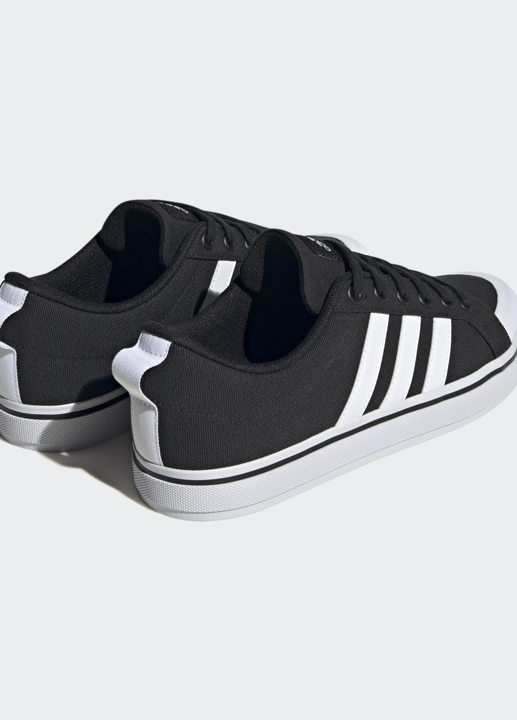 Черные всесезонные кроссовки bravada 2.0 lifestyle skateboarding canvas adidas