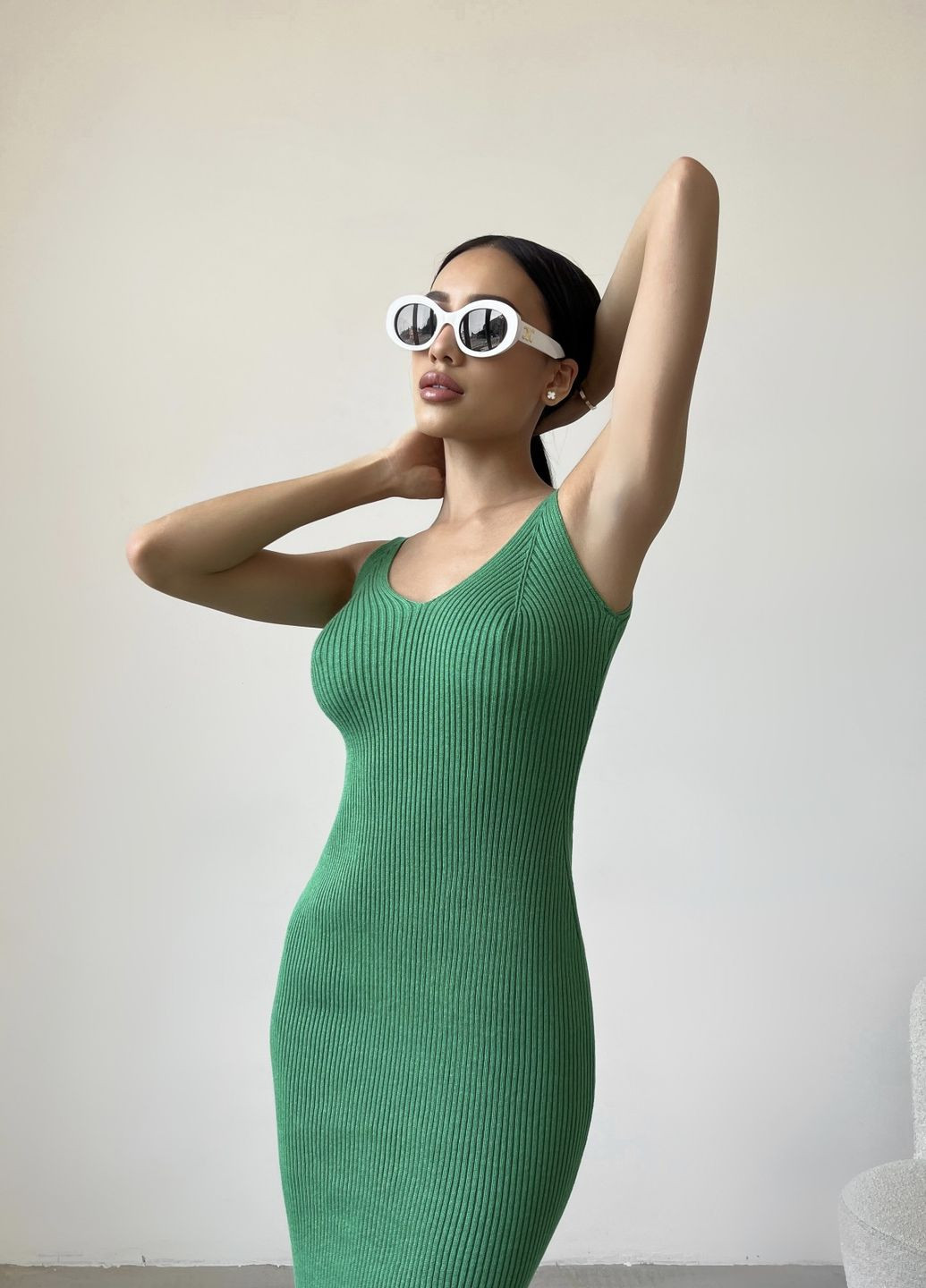 Зеленое кэжуал платье вязаное Larionoff однотонное