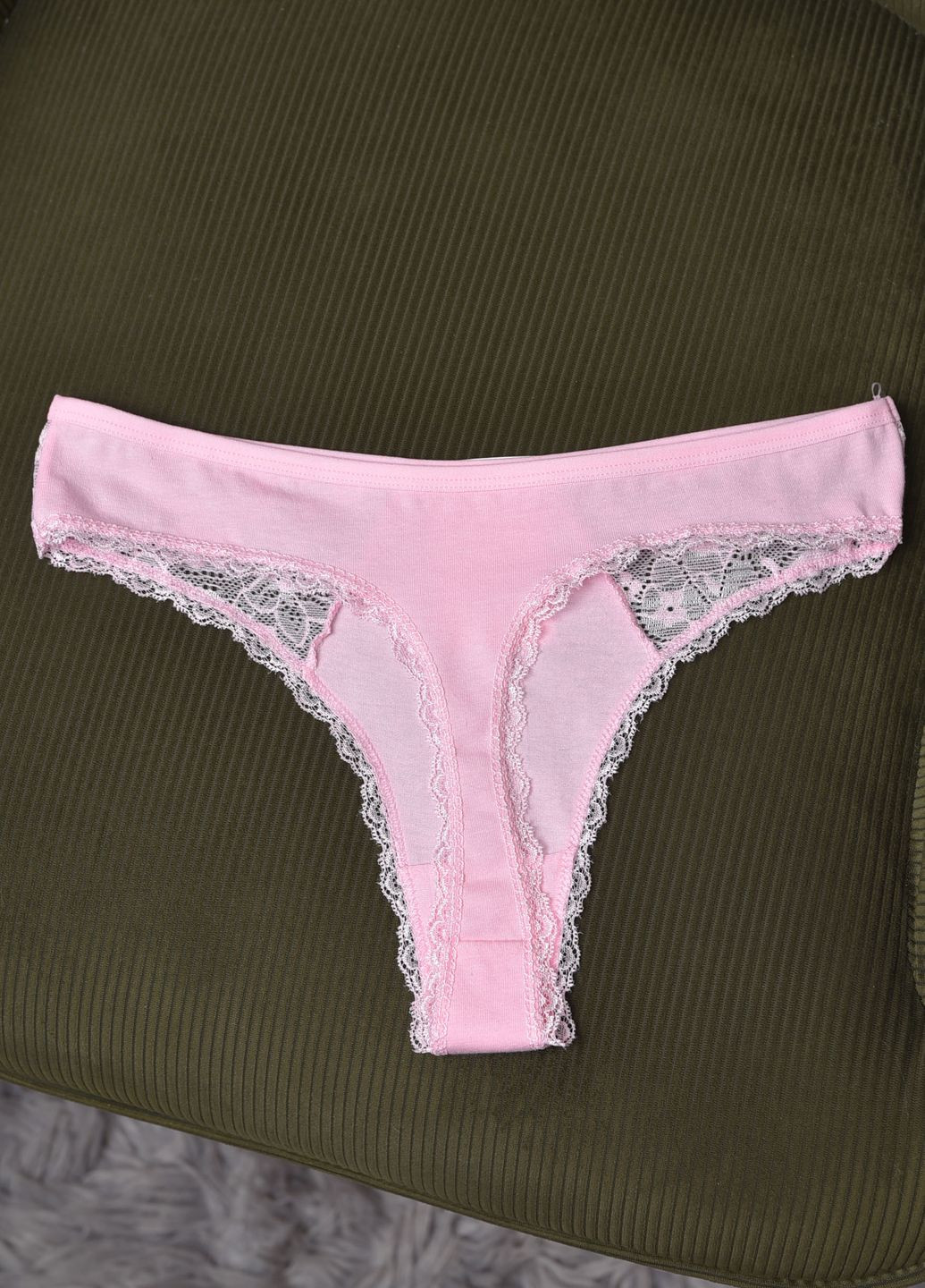 Стрінги жіночі з гіпюром рожевого кольору Let's Shop (275993220)