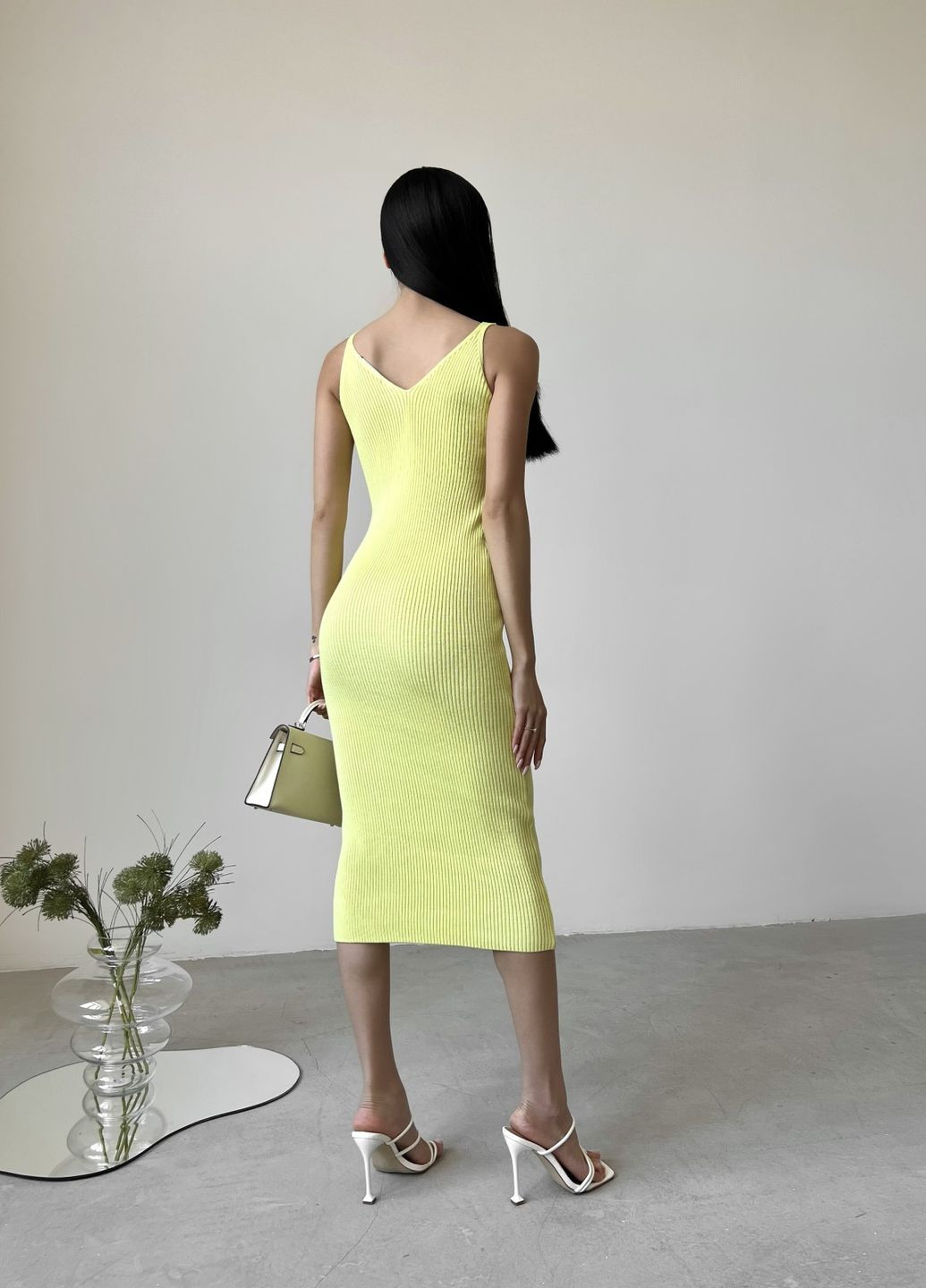 Желтое кэжуал платье вязаное Larionoff однотонное