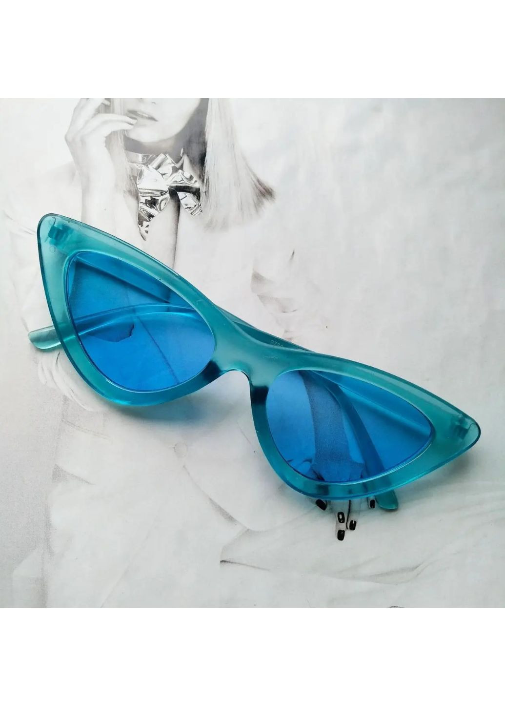 Треугольные очки солнцезащитные кошачий глаз цветная оправа Голубой No Brand (257864296)