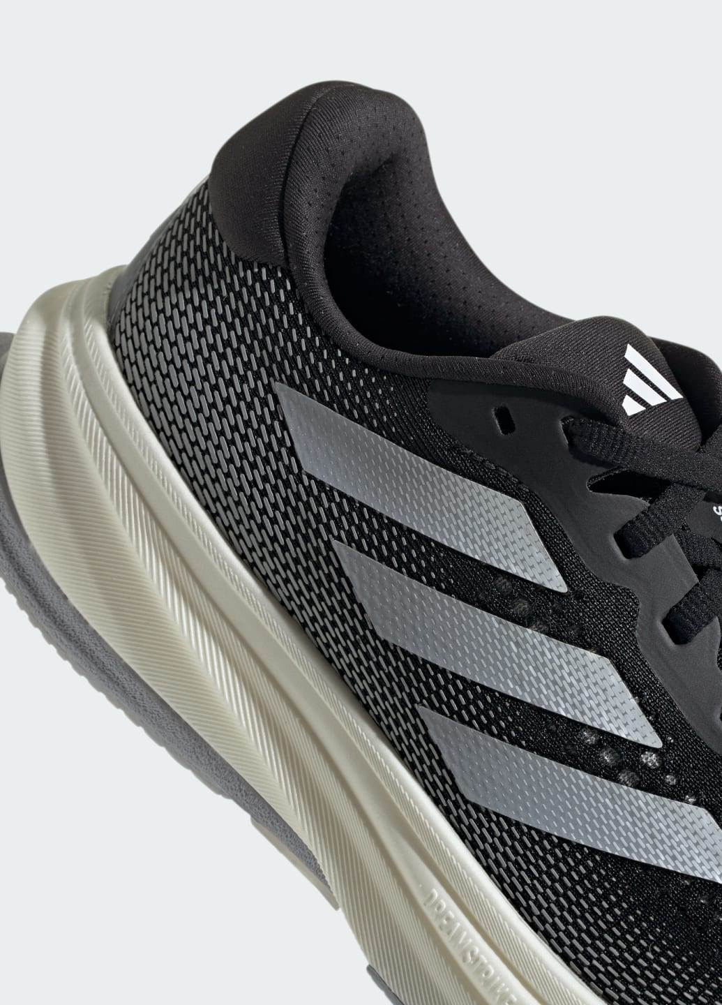 Черные всесезонные кроссовки supernova rise adidas