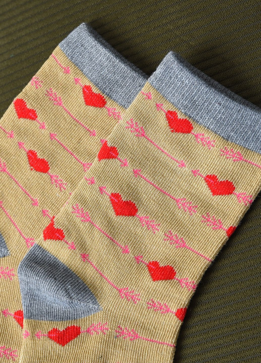 Шкарпетки для дівчинки бежевого кольору з малюнком Let's Shop (269387587)