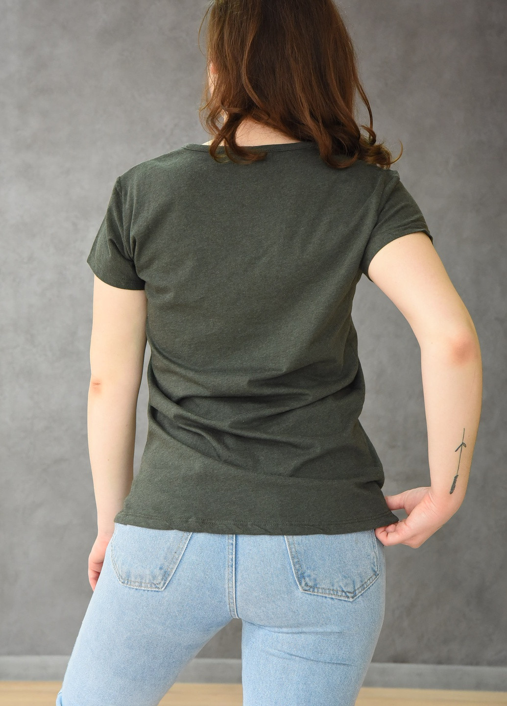 Хаки (оливковая) летняя футболка женская цвета хаки Let's Shop