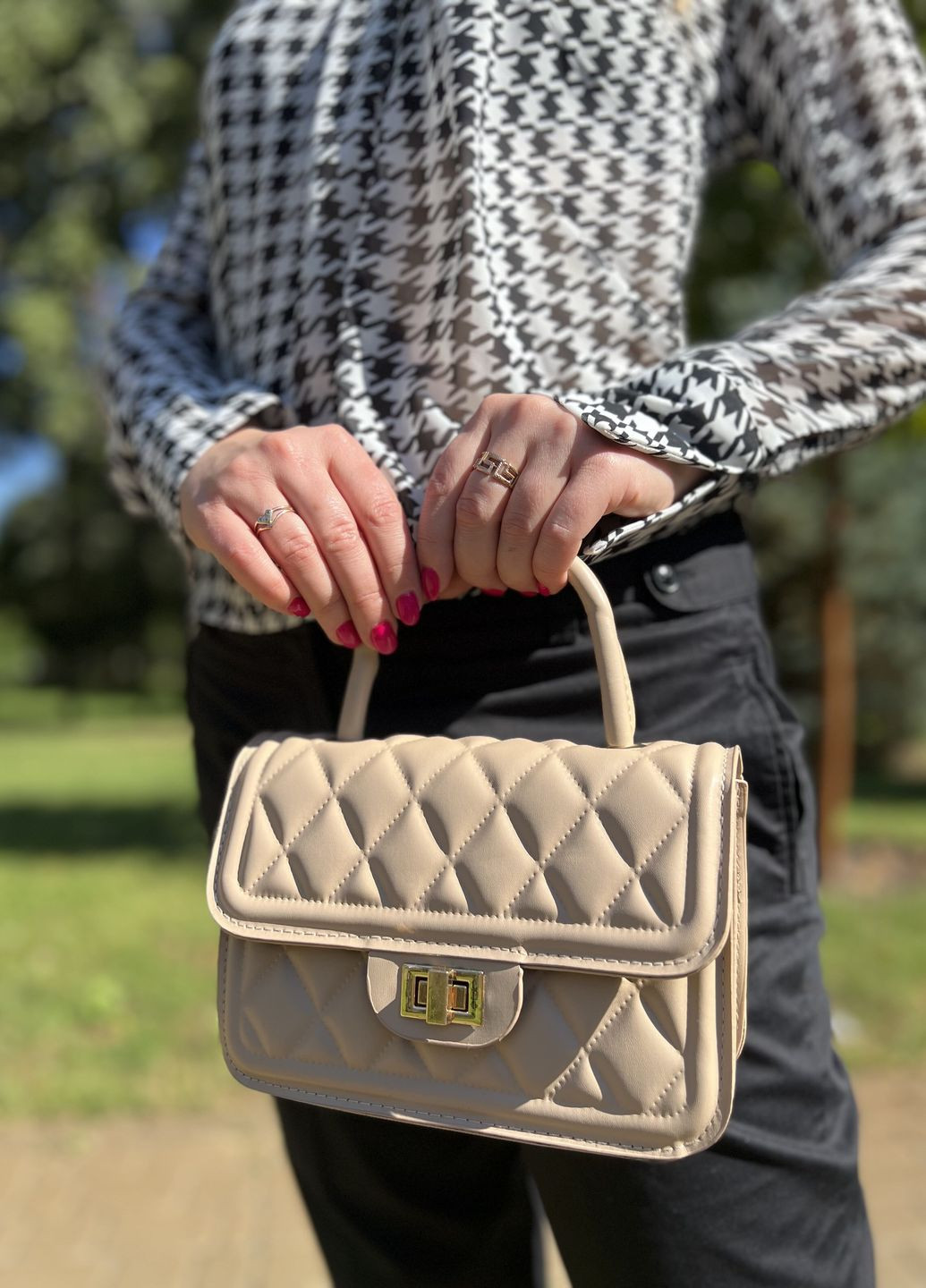 Женская сумка Judy бежевая No Brand (264078014)