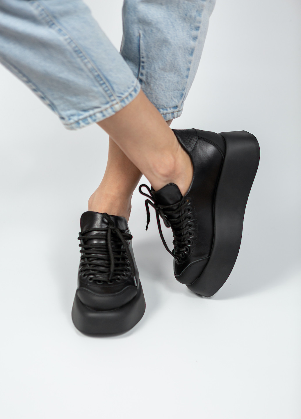Черные демисезонные кроссовки женские ABBI