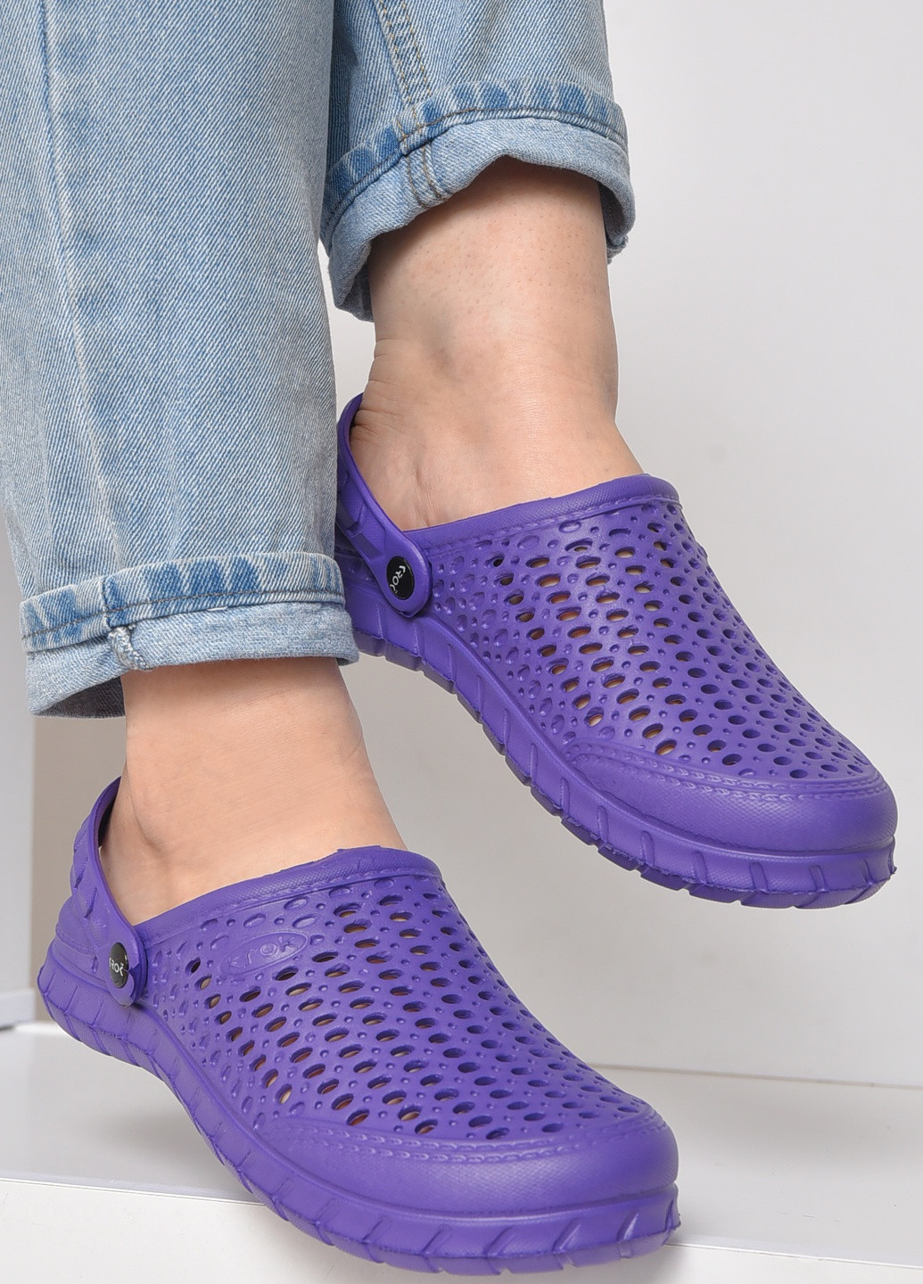 Крокси жіночі фіолетового кольору Let's Shop (258550335)