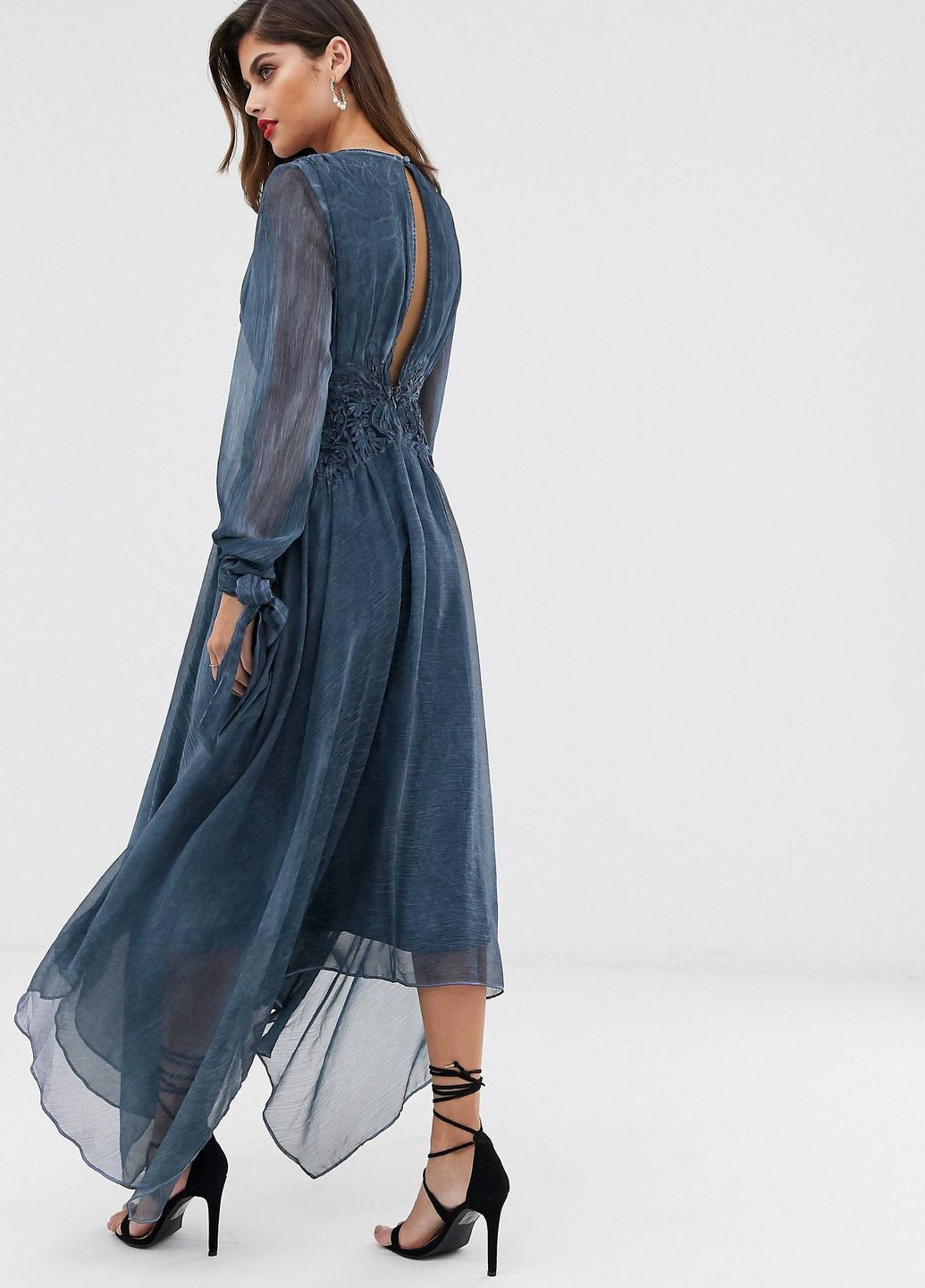 Темно-блакитна святковий, вечірня міді-плаття as design із вишитою талією із шифону з вибіленим ефектом Asos
