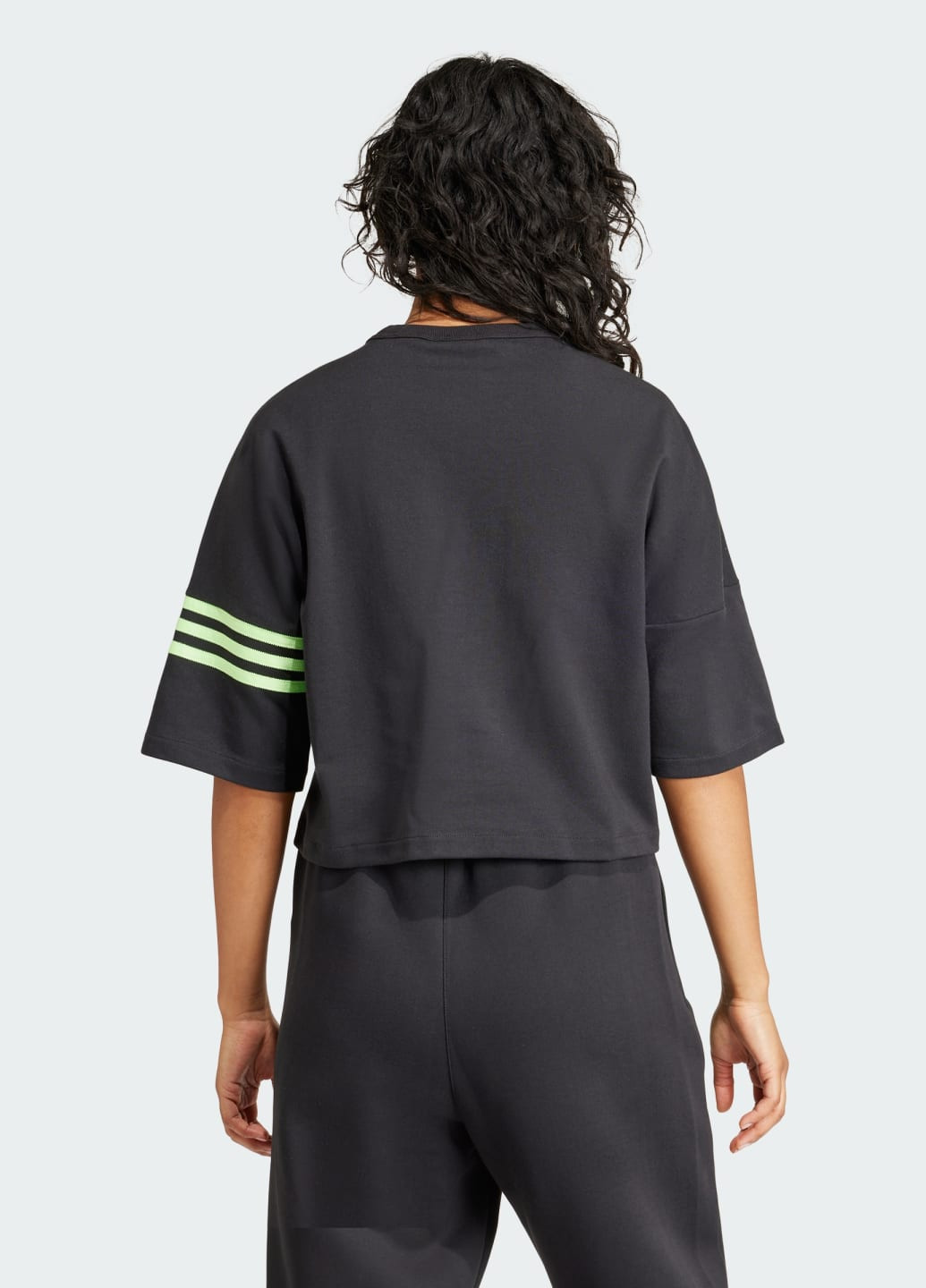 Чорна всесезон футболка neuclassics adidas